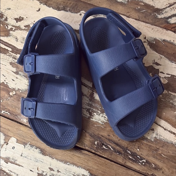 OshKosh B'gosh Blue Sandals with Arch Support and Waterproof Design - Picture 1 of 6